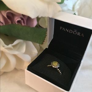 Pandora August Birthday Blooms Ring - Peridot